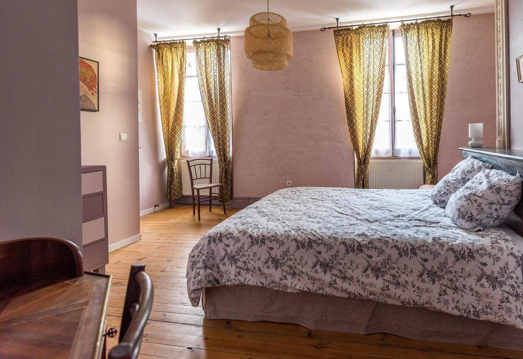 Chambres D'Hotes Le Relais Des Remparts Rions Buitenkant foto